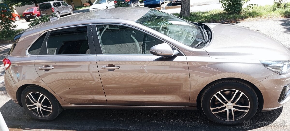Predám Hyundai i30 Hatchback - 4