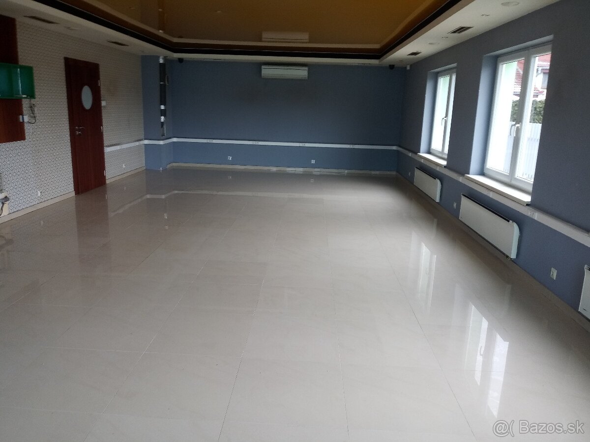 budova pri Tescu - 4