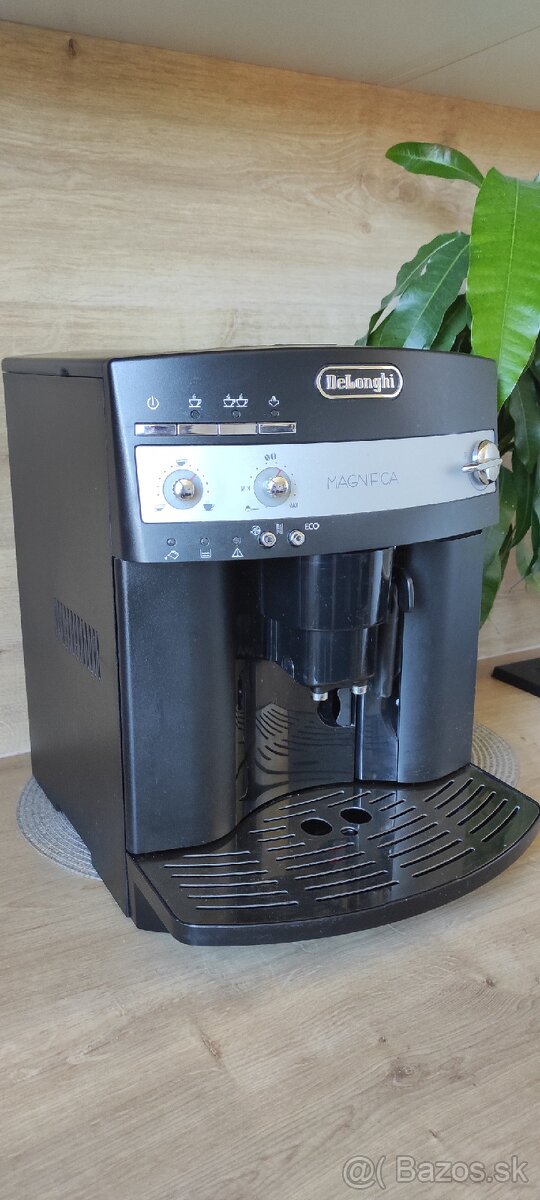 Predám automatický kávovar De'Longhi Magnifica ESAM 3000.B - 4
