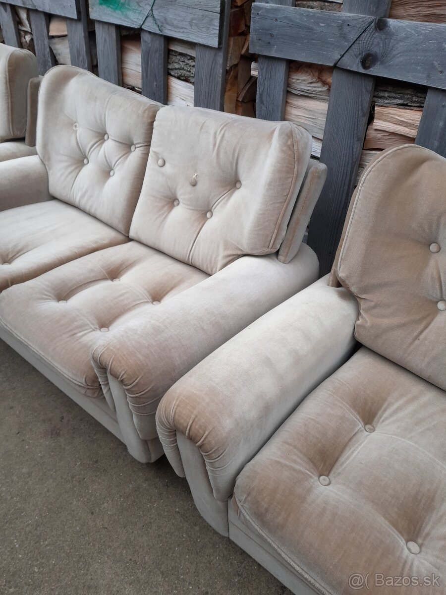 Predám gauč a kreslá tri kusy - 4