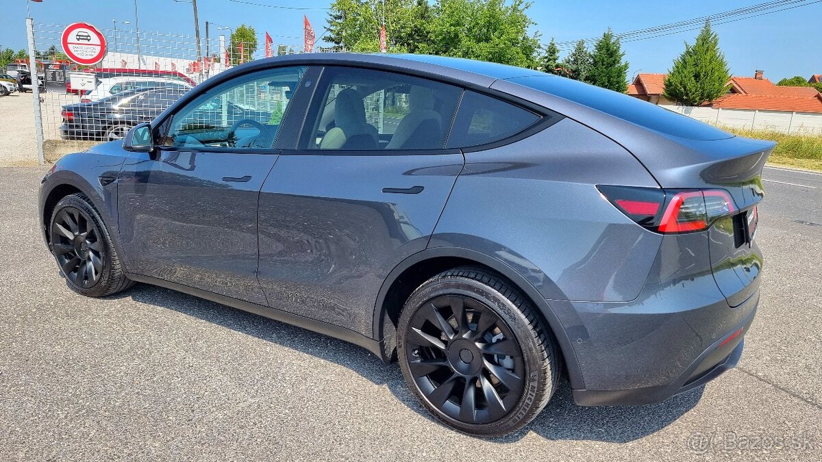 Tesla Model Y Dual Motor Long Range 75kWh 514k pohon 4x4