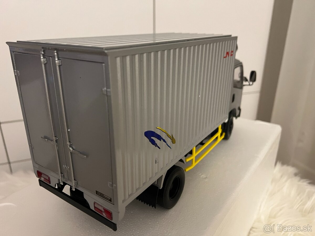 1:18 JMC N800 - Paudi - 4