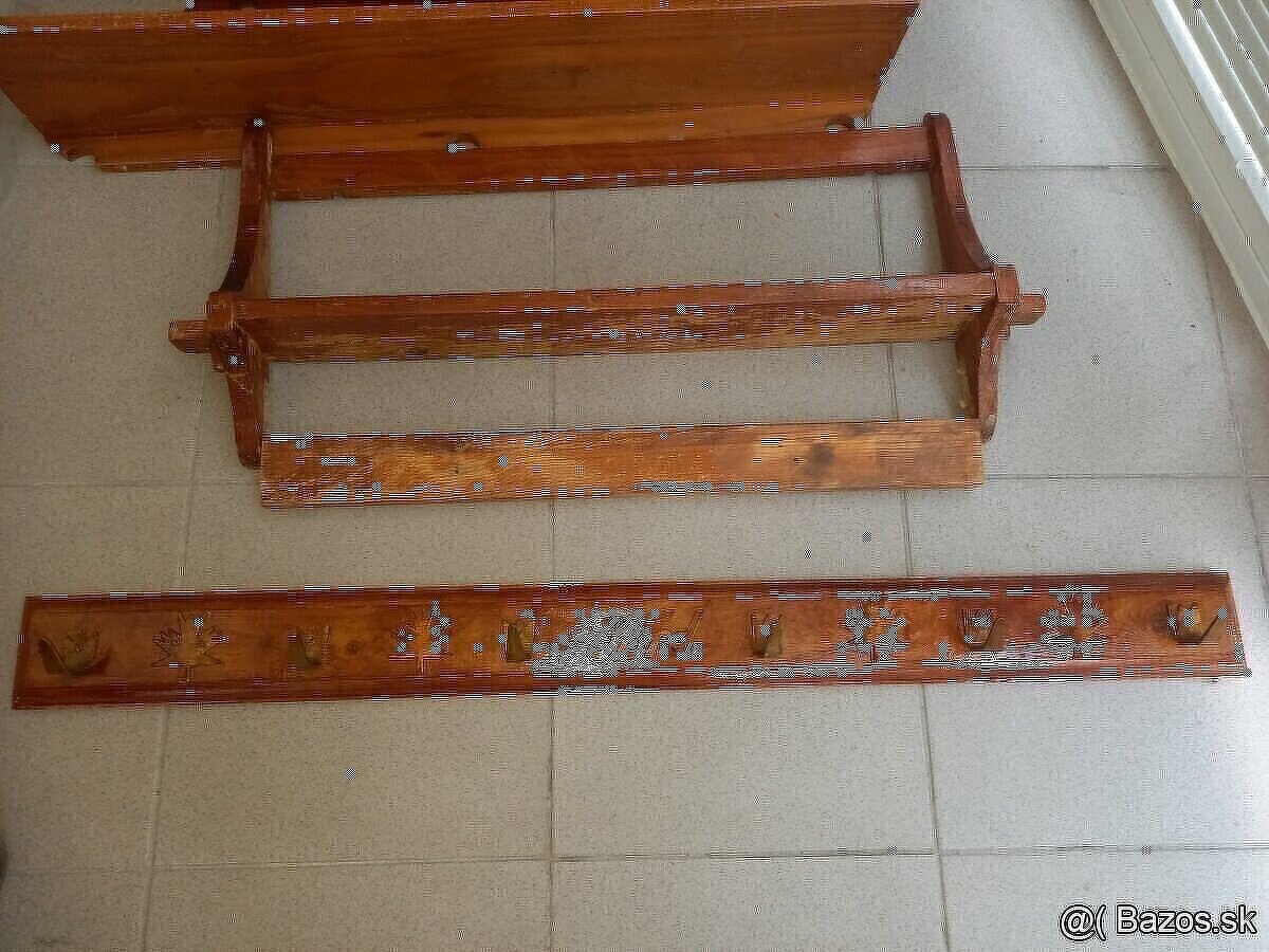 Kredenc a drevené poličky - 4