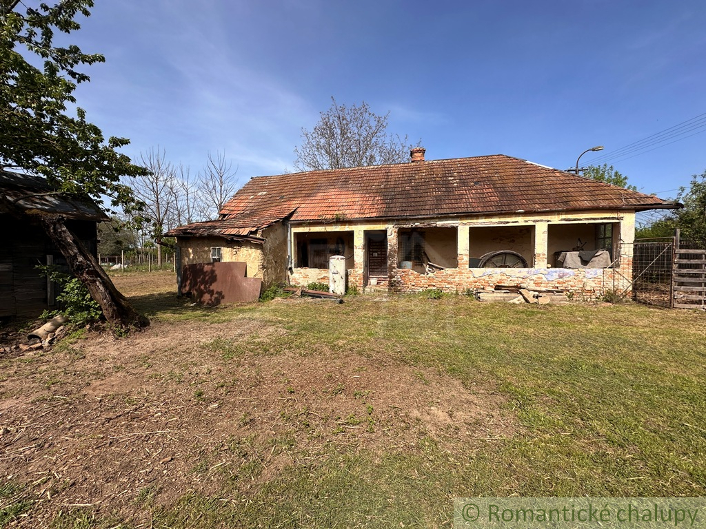 Starý sedliacky dom s veľkým pozemkom v Kolte – ideálna pr - 4