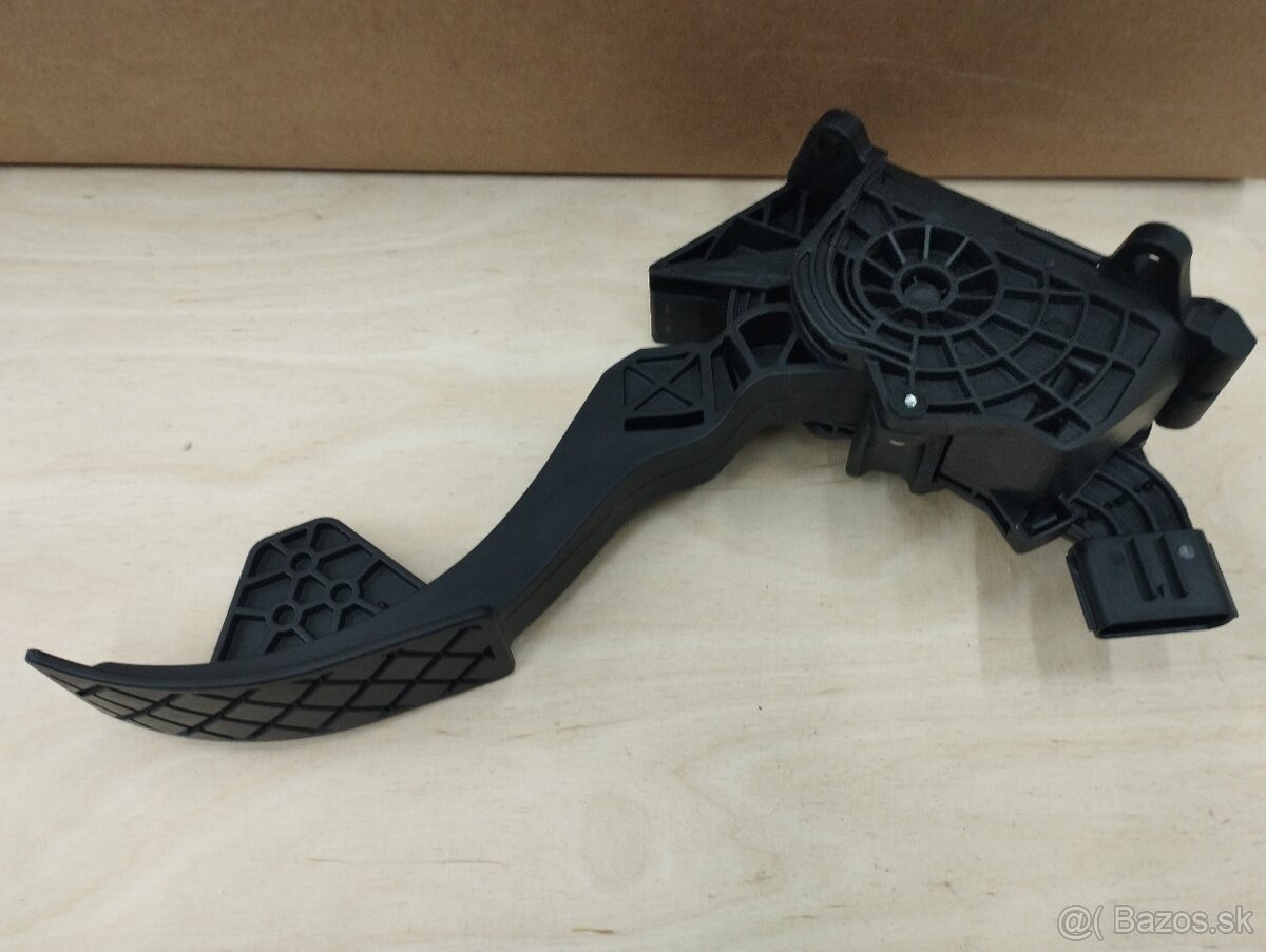 Plynový pedál WV group 2023 "KEEP DOWN" - 4