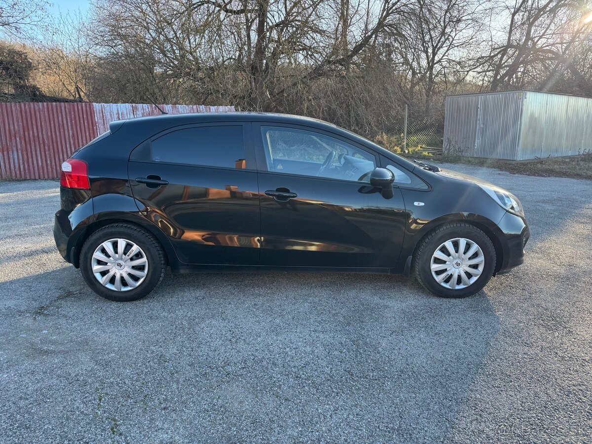 Kia Rio - 4