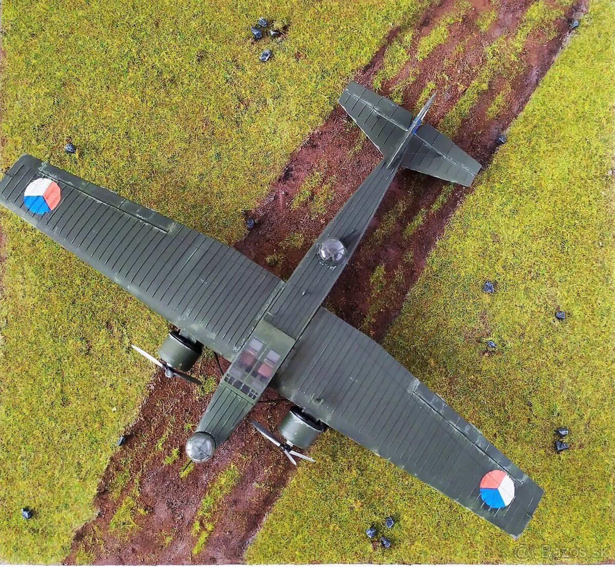 Predám AERO MB-200, plastikový model, mierka 1/72 - 4