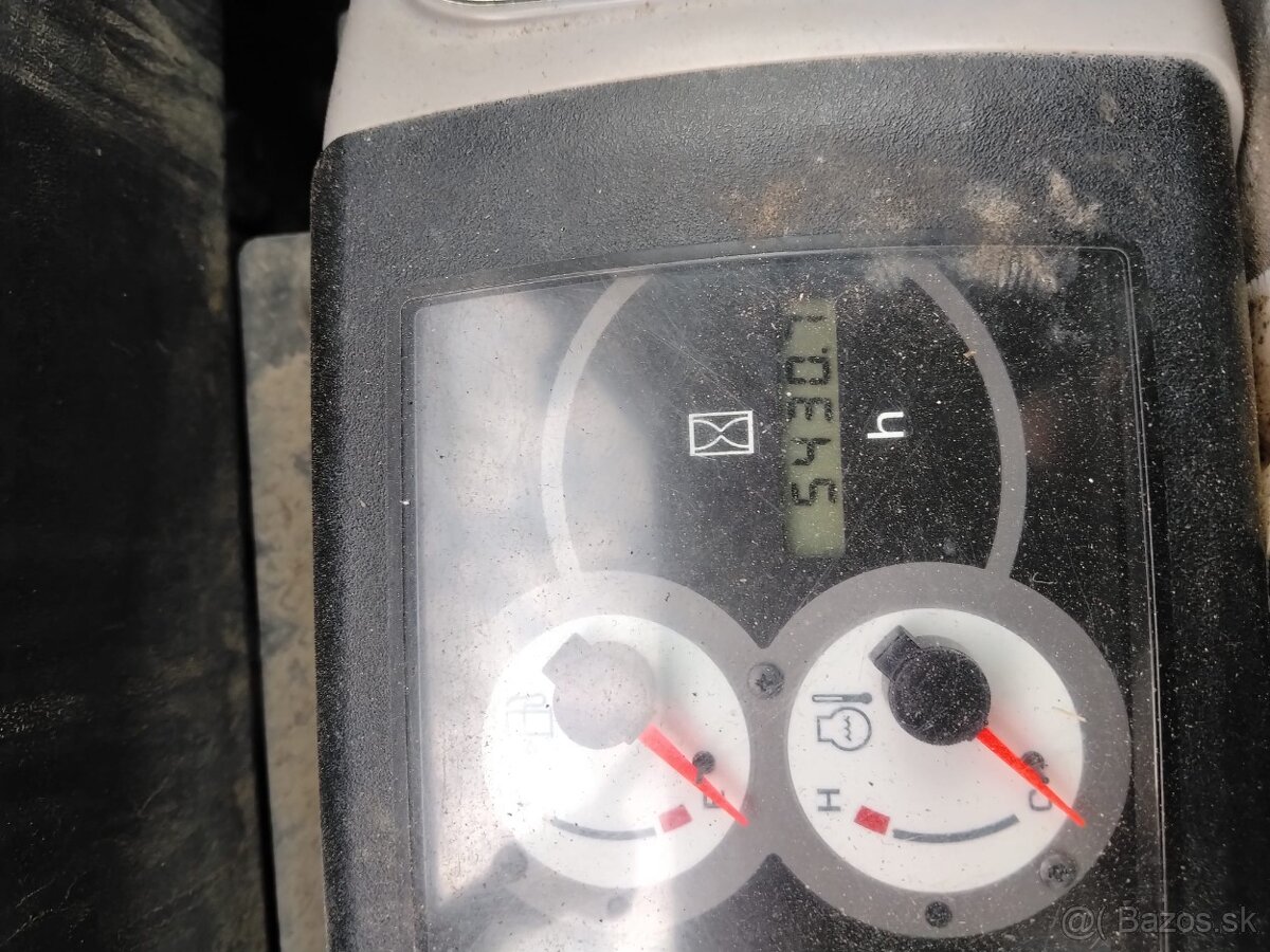 Predám pasový bager komatsu PC35 - 4