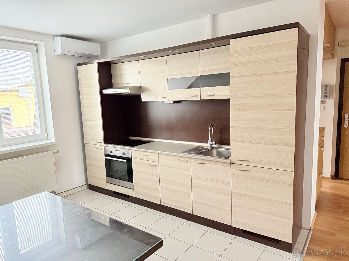 Mezonet v centre s klimatizáciou - 4