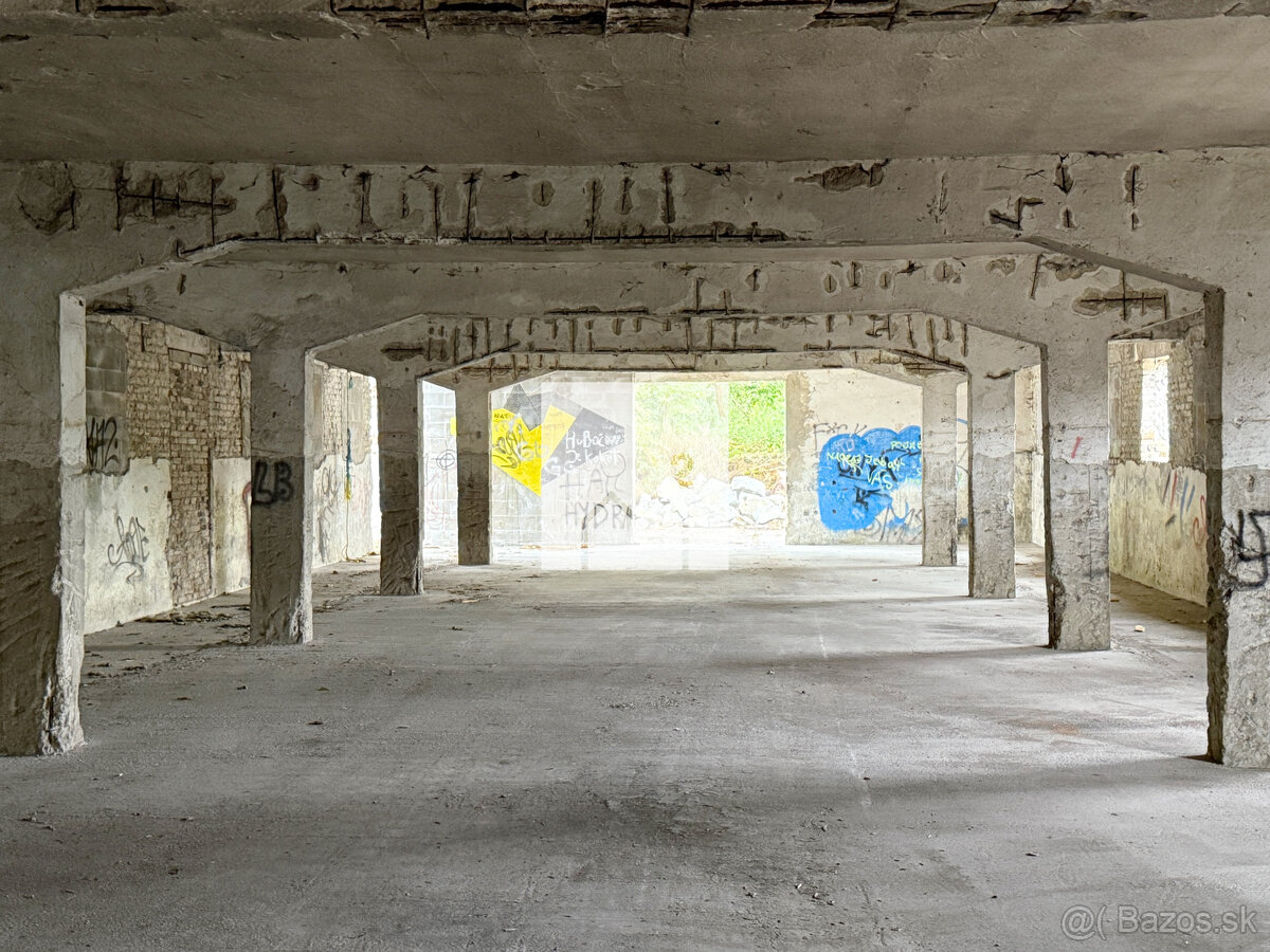 Pozemok na priemysel a skladovanie | časť haly | 270 m2 | po - 4