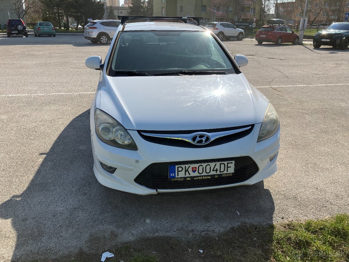 Hyundai i30 1,4 benzín 80kw, r.v. 2011 - 4