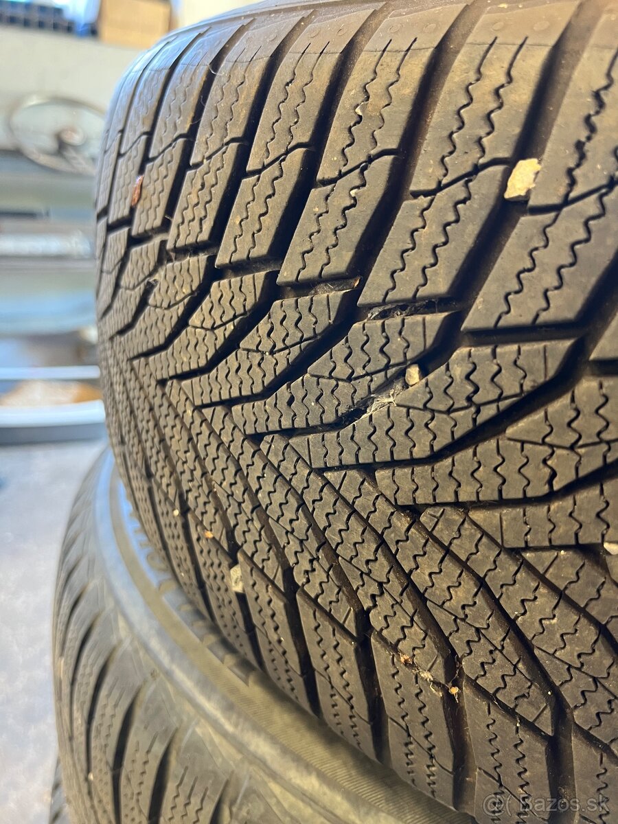 Nexen 235/55R17 - 4