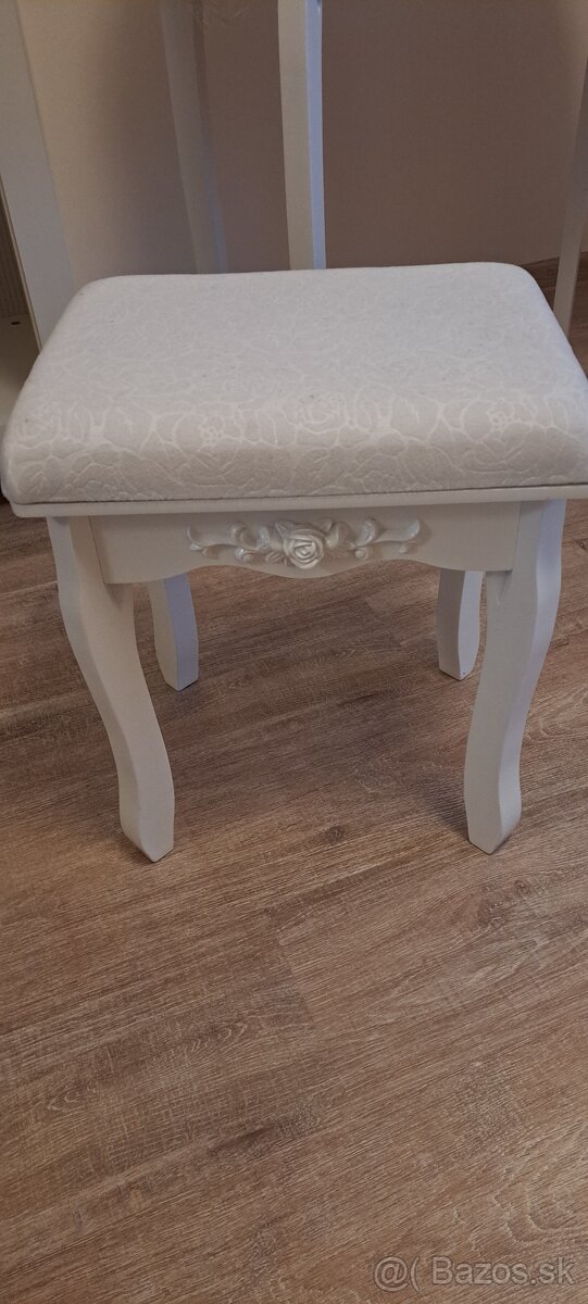 Kozmetický (toaletný) stolík - 4