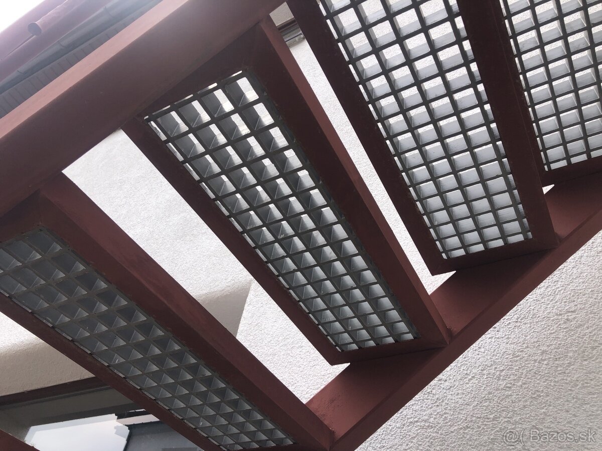 MOLO A KOMPOZITNE ROSTY NA SCHODY - 4