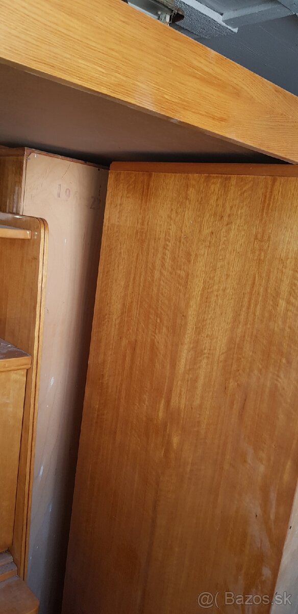 Darujem posteľ, skrine - 4