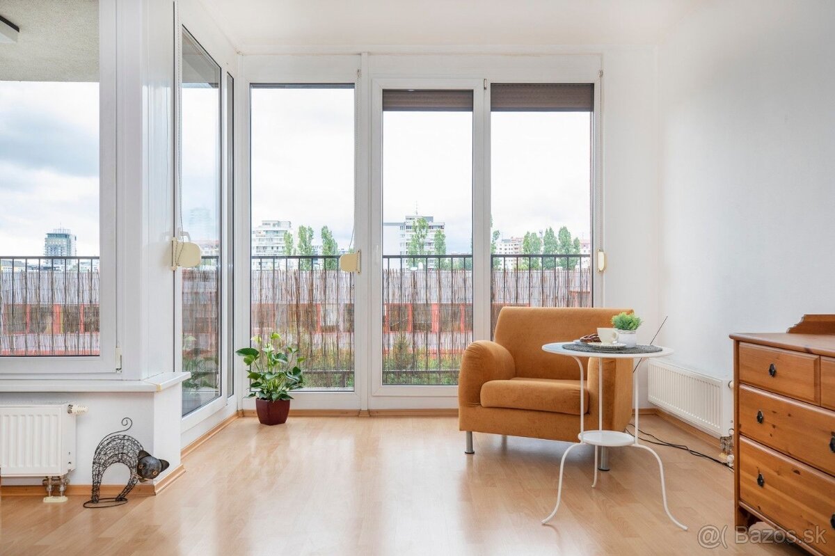 1i byt-BA /Ružinov, 59,70 + 7,8 m2 lóggia + 2,8 m2 pivnica - 4