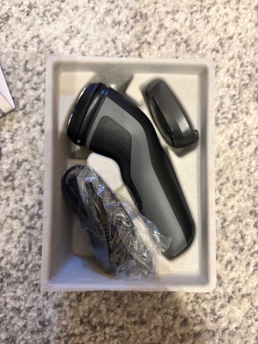 Pánsky holiaci strojček Philips Series 1000 - 4