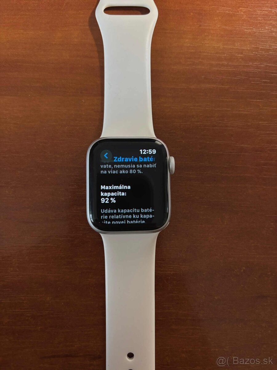 Apple Watch Series 6 (GPS + Cellular) – 40 mm – strieborno-b - 4