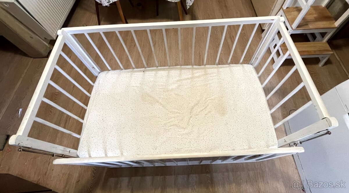 Detská postieľka s možnosťou zosunutia jednej strany ohrady - 4