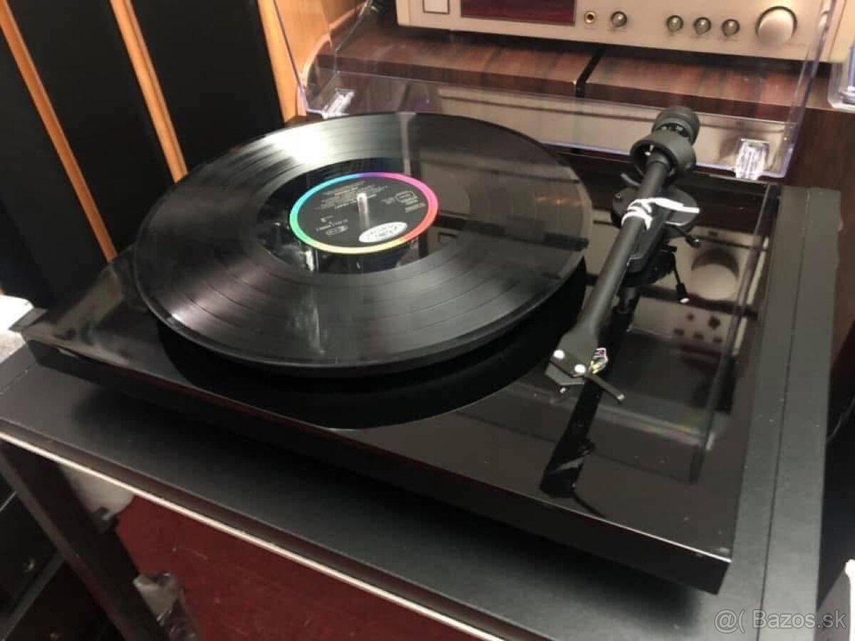 Pro-ject Debut III Esprit, Acryl Pl., 2M RED - nový gramofon - 4