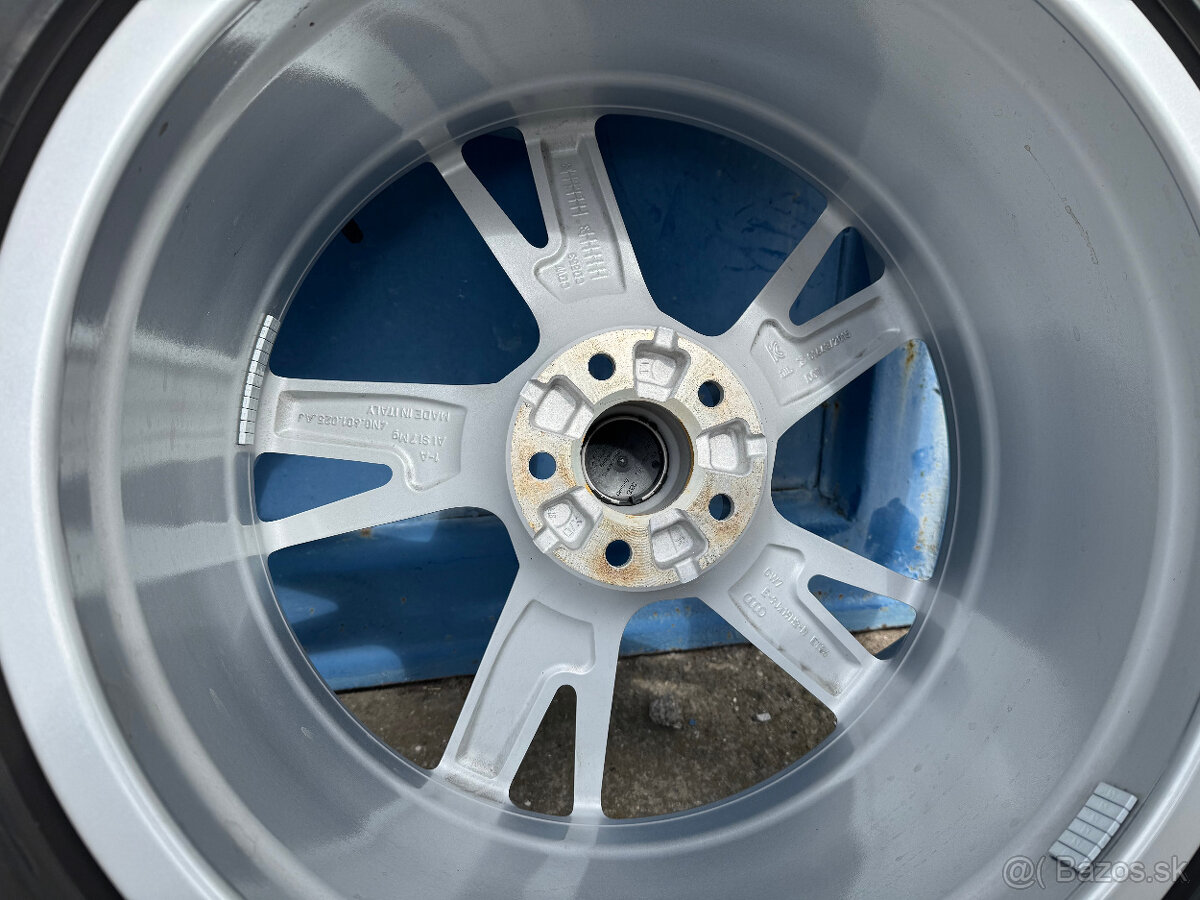 Predam 19” elektrony s pirelli na AUDI A8 - 4