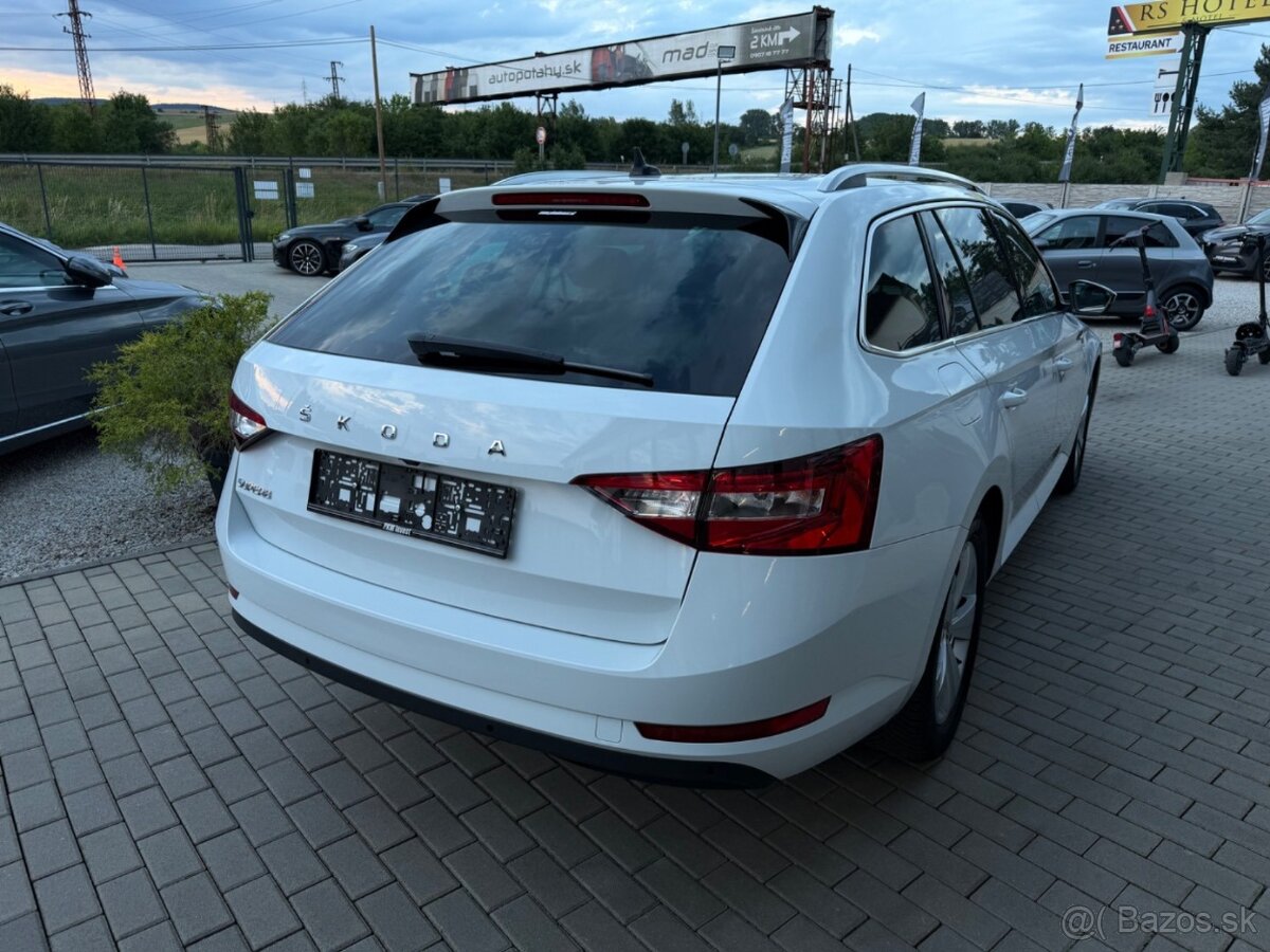 Škoda Superb Combi 2.0TDi DSG Style - 4