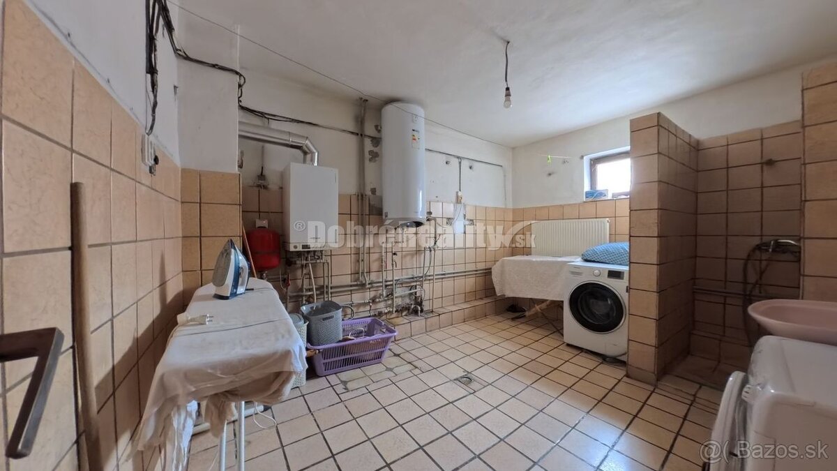 Dobré Reality – Na predaj priestranný rodinný dom s jedinečn - 4