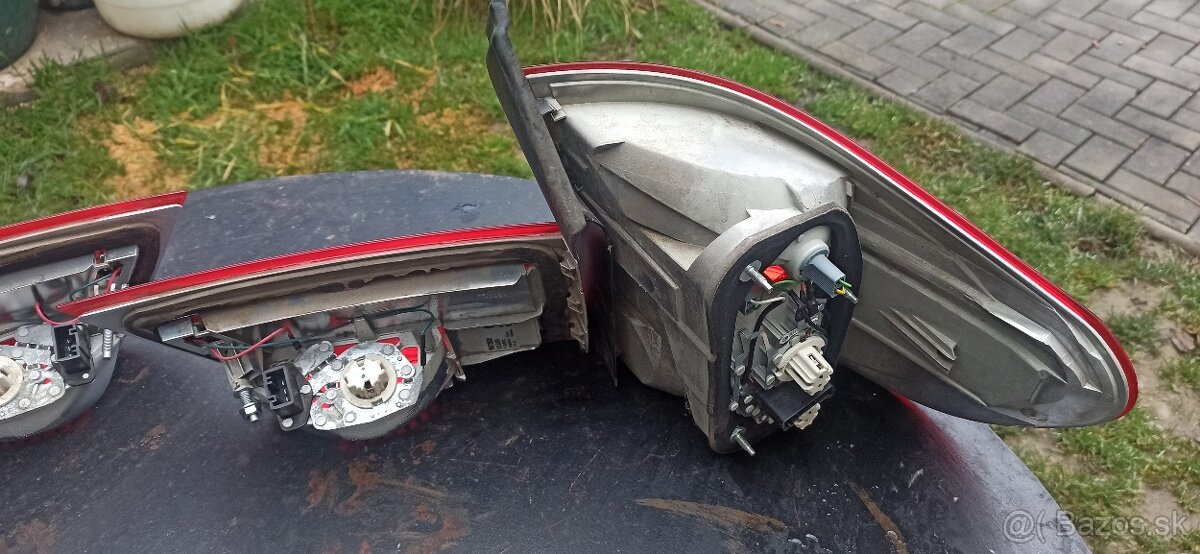 predám zadné svetlá BMW X5 e70 - 4