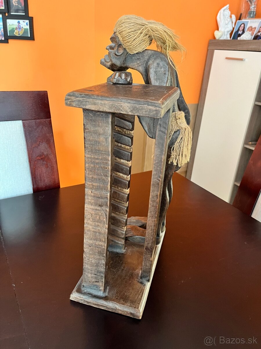 Drevený stojan s domorodcom - 4