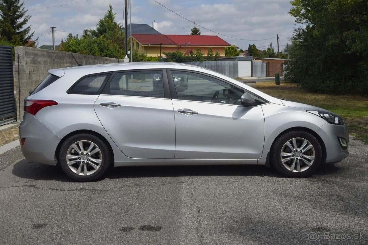 Hyundai i30 CW 1.6 CRDI - 4