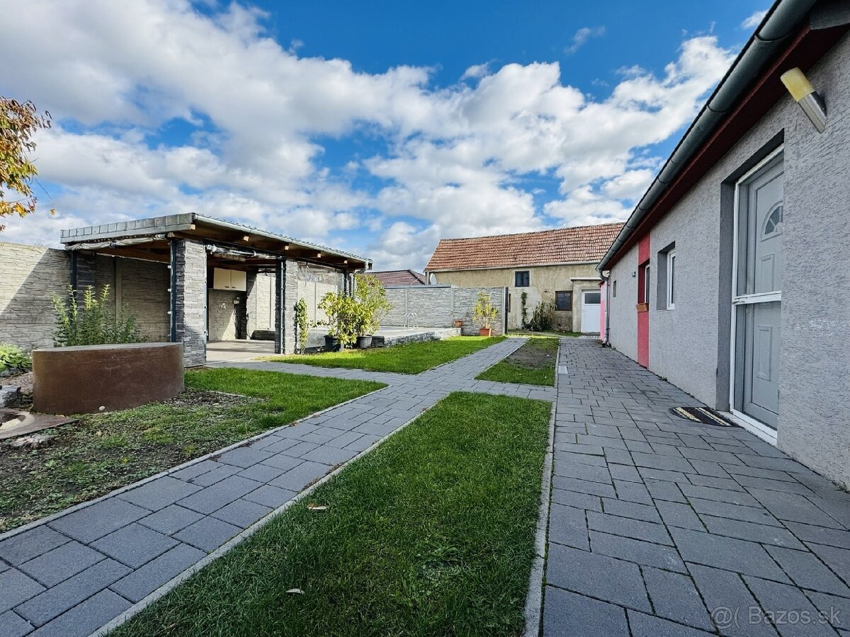 Na predaj priestranný 4i RD v obci Gajary. - 4