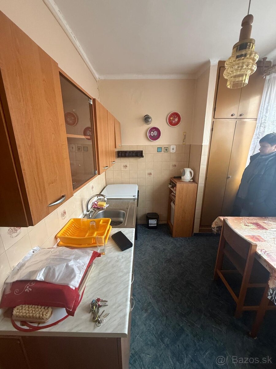 Na prenajom 2 izb byt - 4
