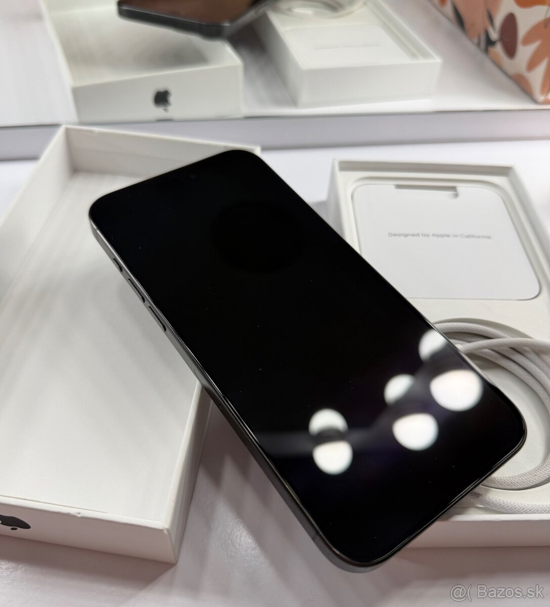 iPhone 15 Pro Max 256 GB Black Titanium - 4