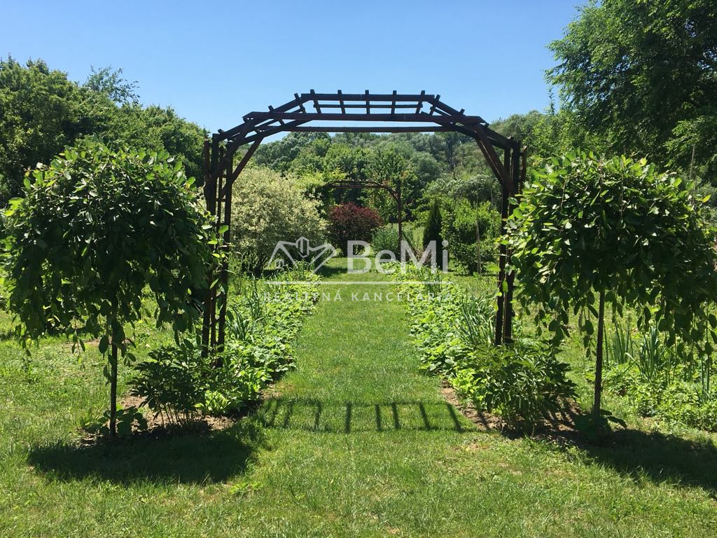 Pozemok 7 400 m² len 33 km od Košíc - 4