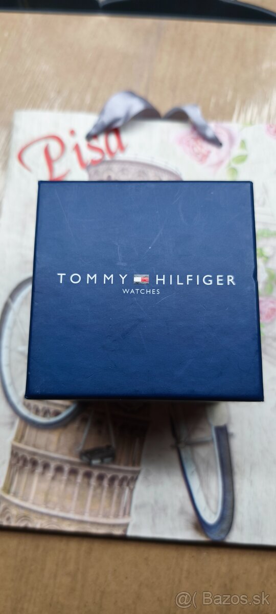 Tommy Hilfiger - 4