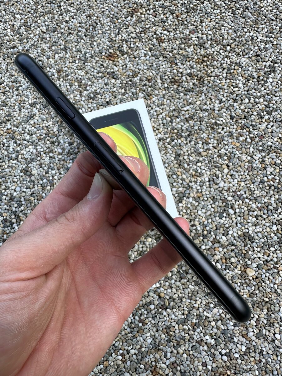 IPhone SE 2020 - baterie 100% - 4
