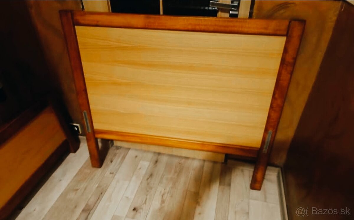 Masívna posteľ na mieru - 4