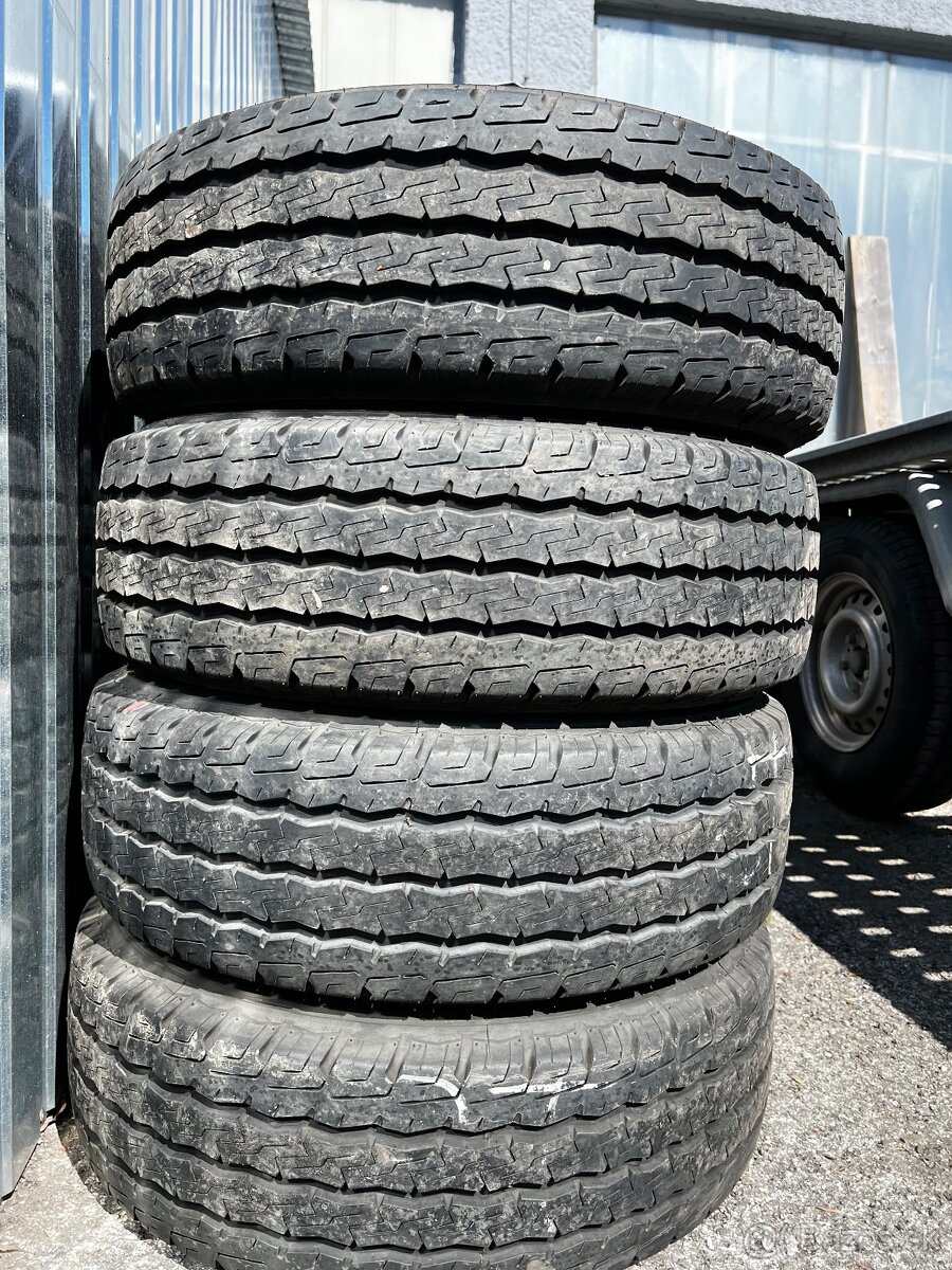215/65 r16 C - 4