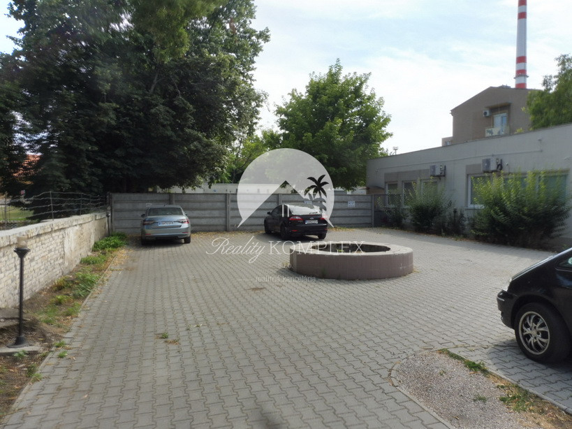 Reality KOMPLEX s.r.o.,Vám  ponúka na predaj dvojposchodovú  - 4