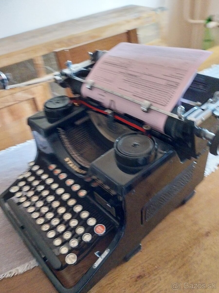 Adler ,stary pisaci stroj.1943 - 4
