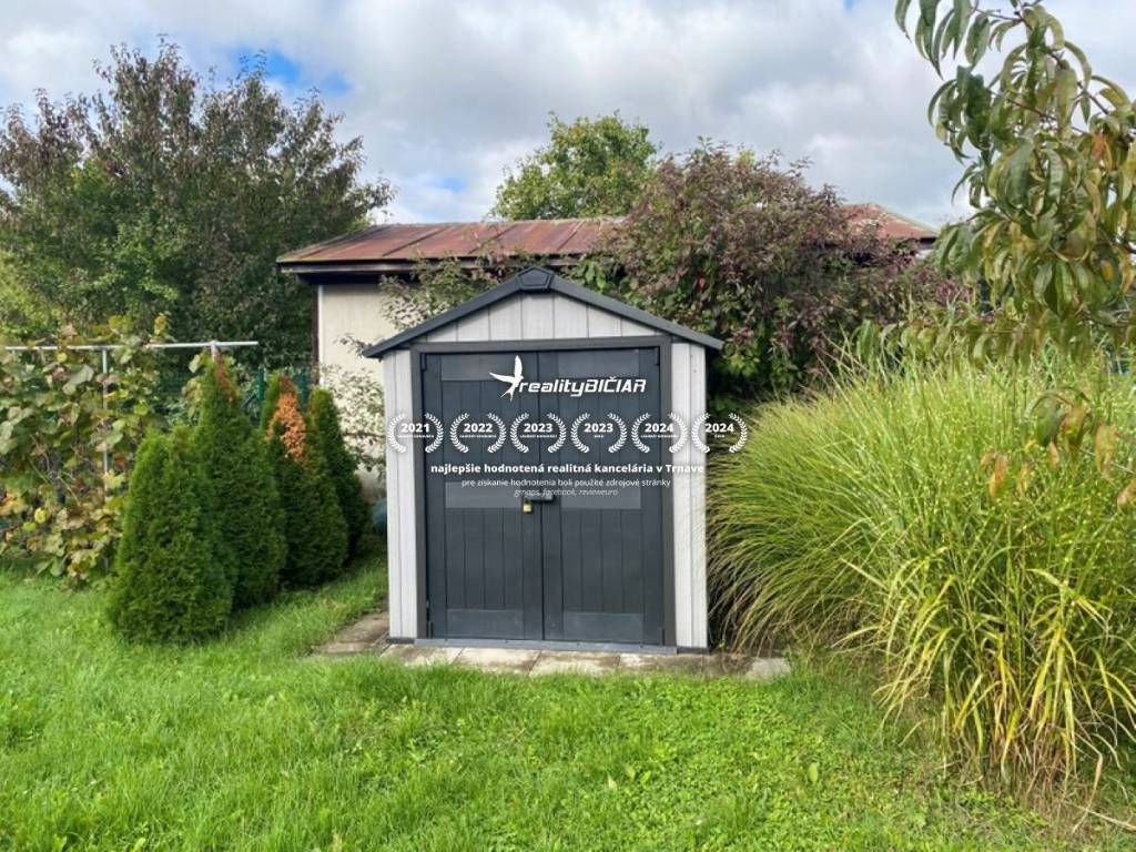 Ponúkame Vám na predaj slnečnú a udržiavanú záhradu - 4