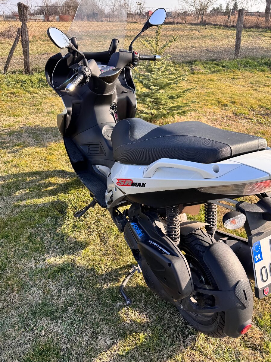 Aprilia 125 SR Max - 4