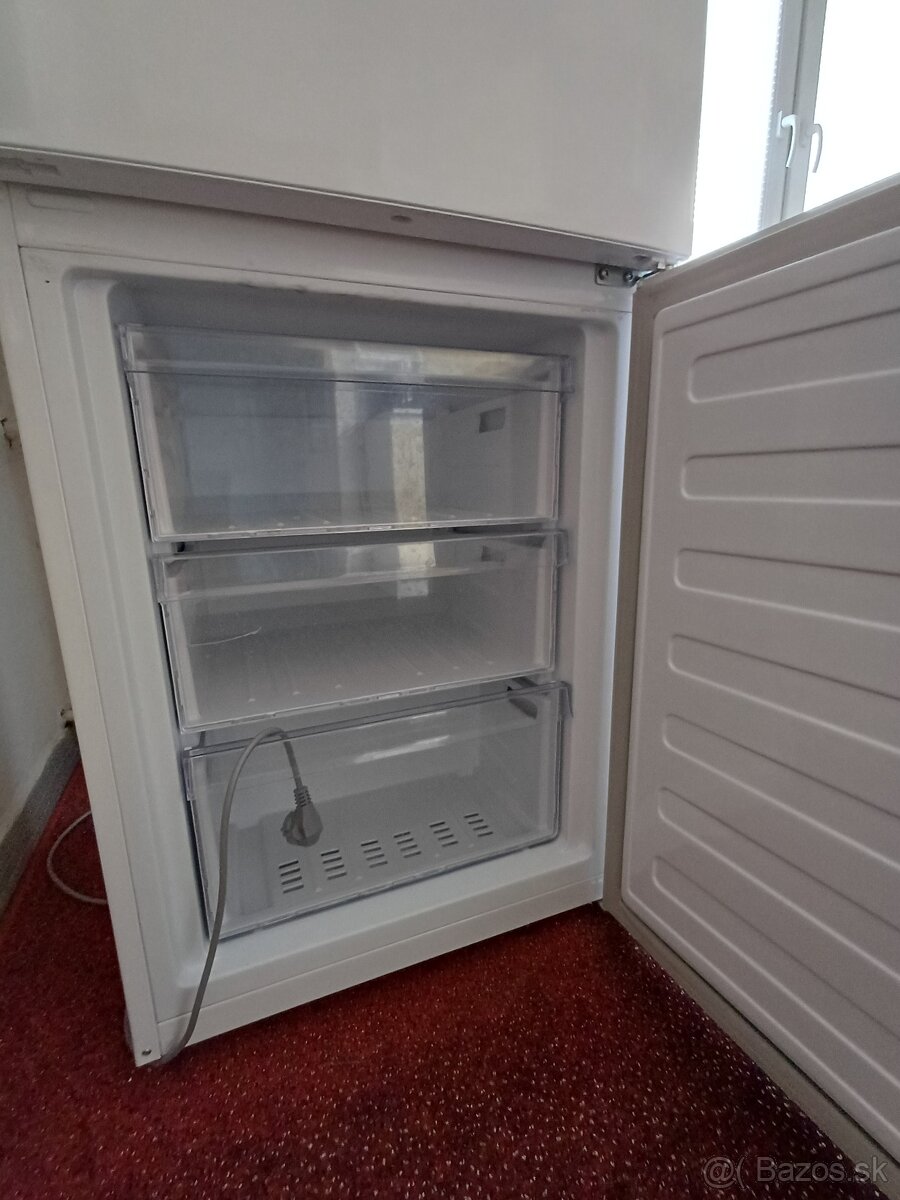 Chladnička + práčka Beko - 4