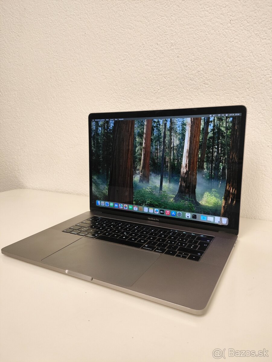 Apple MacBook Pro 15 (2018) | Intel Core i7 • 16 GB RAM • 25 - 4