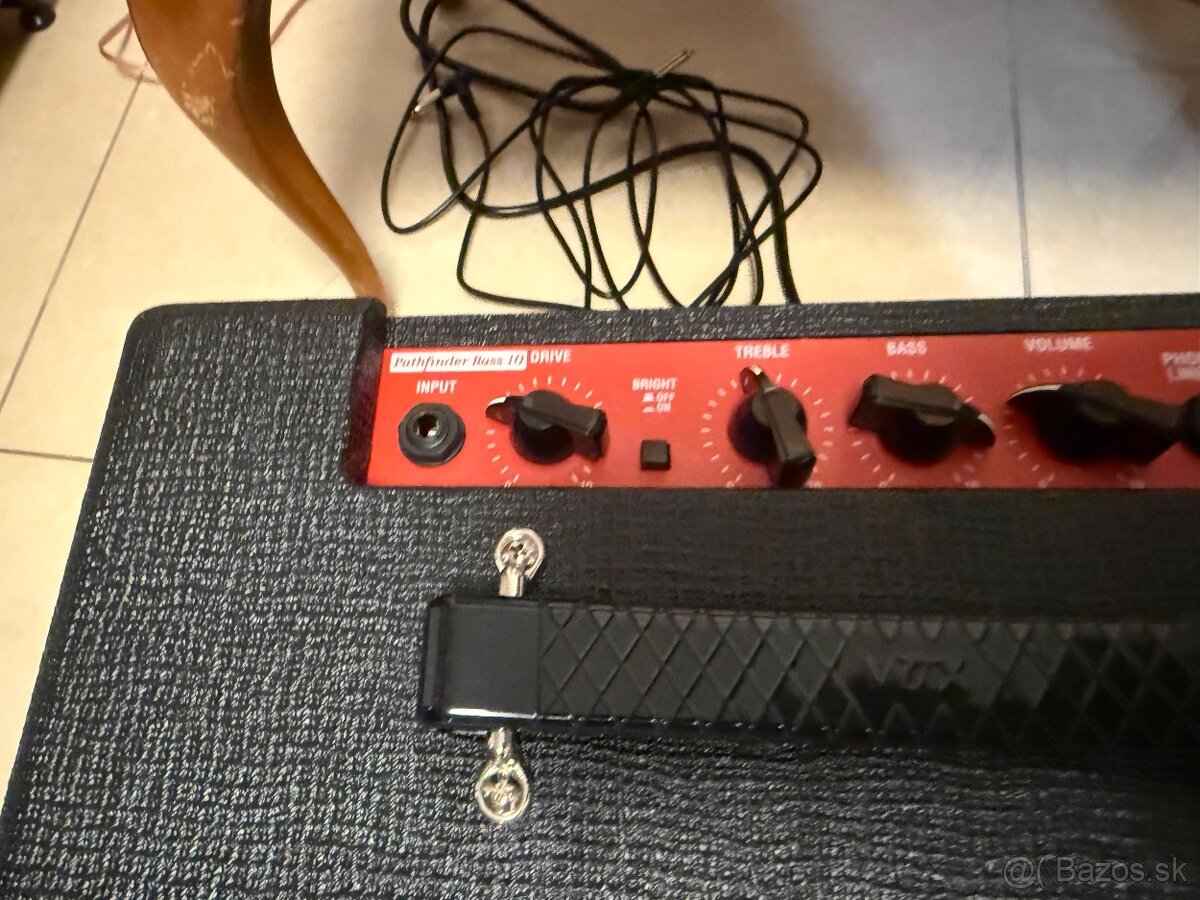 Basgitarove kombo VOX - 4