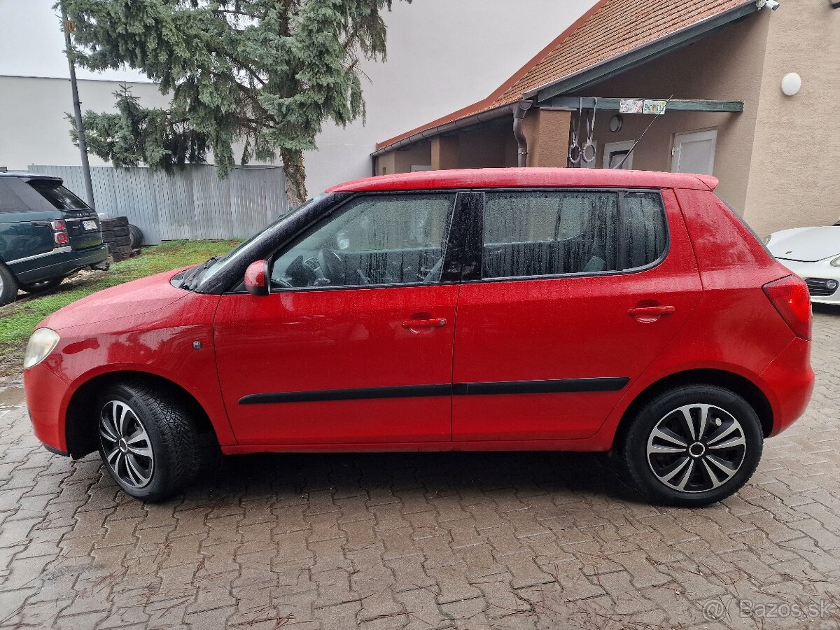 Škoda Fabia II 1.2 HTP 60k Ambiente ICE M5 (benzín) - 4