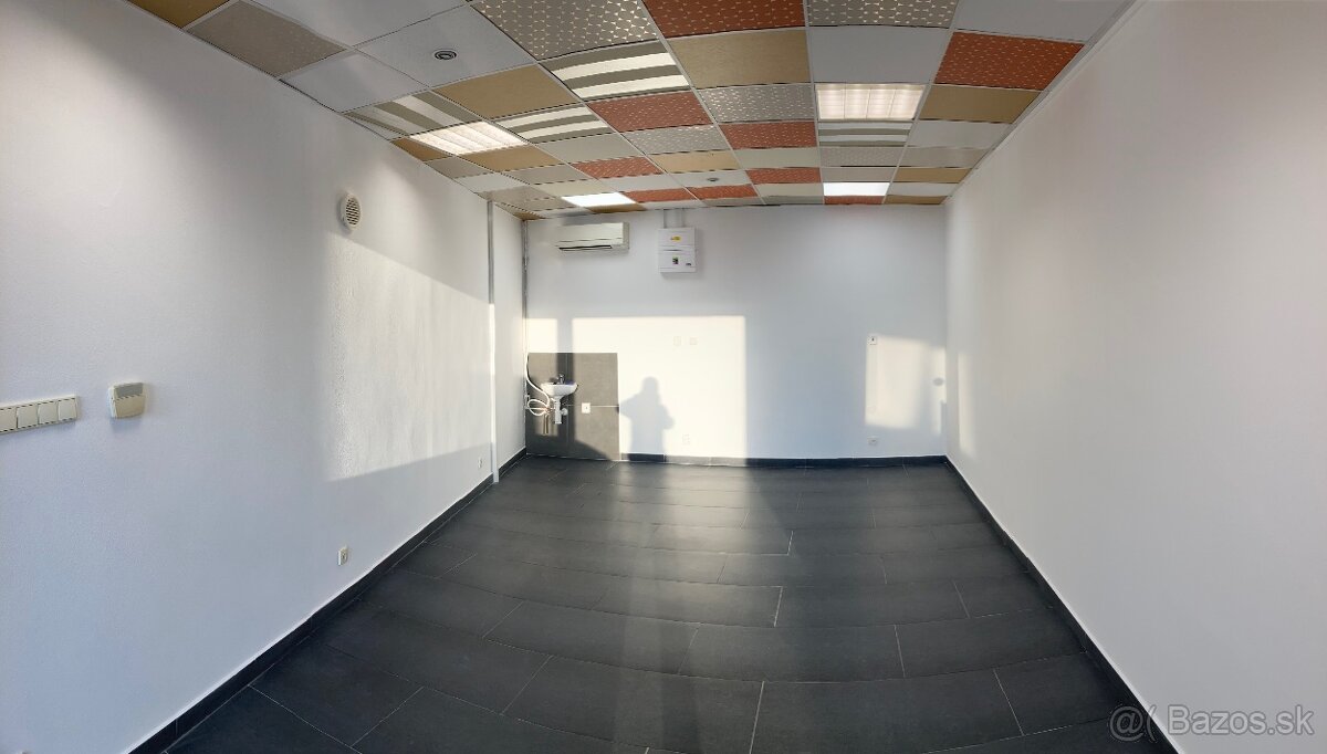 Obchodný, kancelársky priestor v centre Partizánskeho - 4