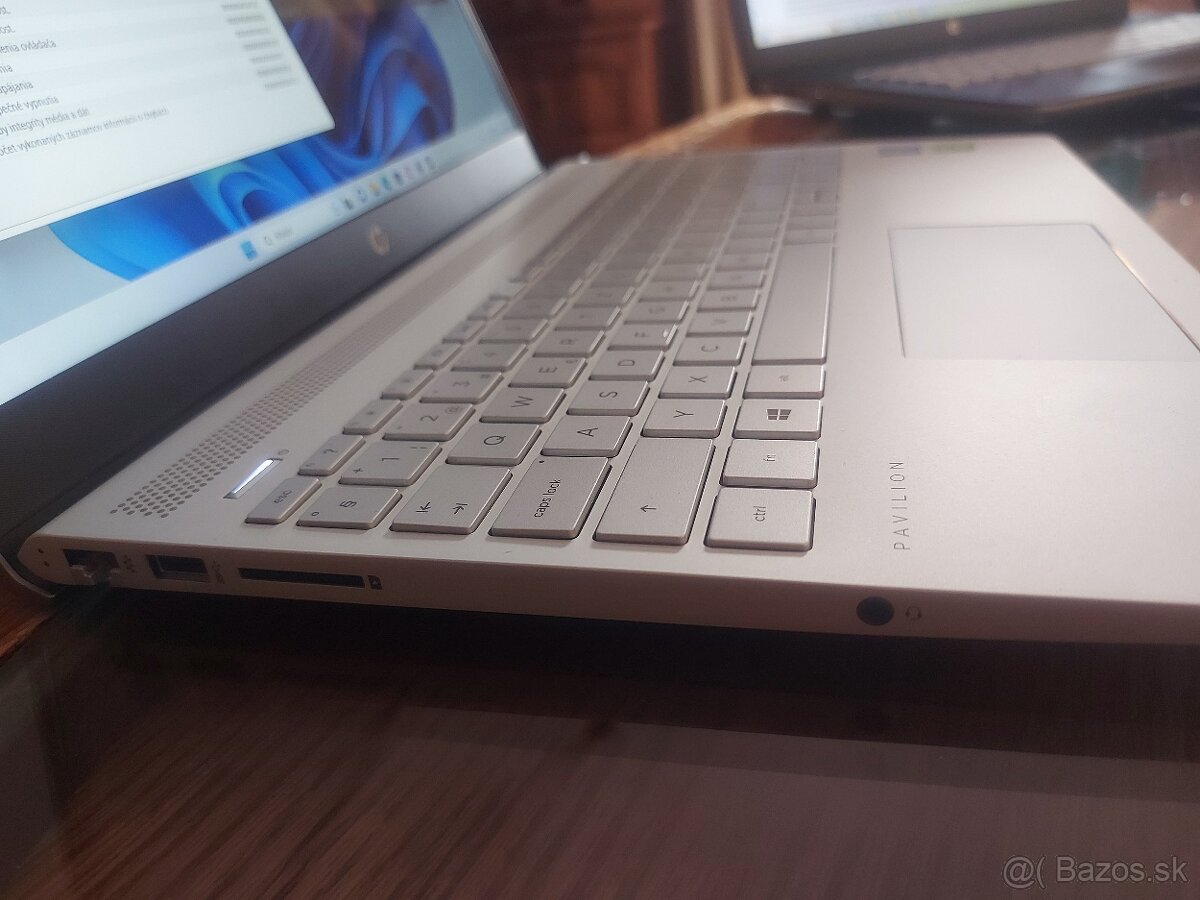 Štýlový HP Pavilion 15 (i7 / 16GB RAM / SSD) – Ako nový - 4