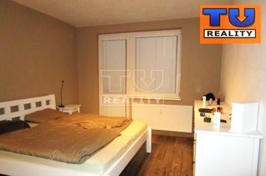 NA PREDAJ 3-IZBOVÝ BYT V DUBNICI NAD VÁHOM S VÝMEROU 80 M2. - 4