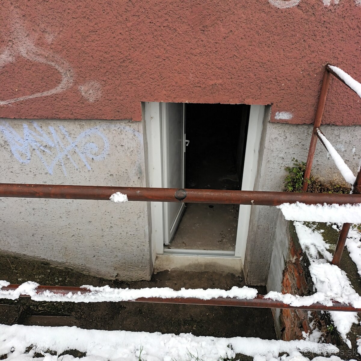 Prenájom nebytoveho priestoru na Stefanikovaj Triede Nitra.V - 4